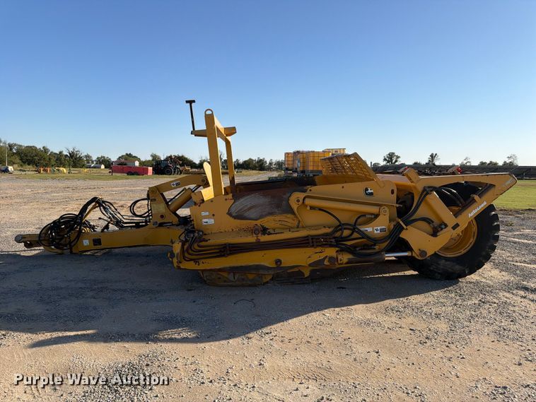 image for item ER3479 2014 John Deere 1812C scraper