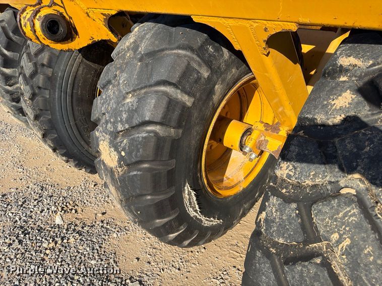 image for item ER3479 2014 John Deere 1812C scraper
