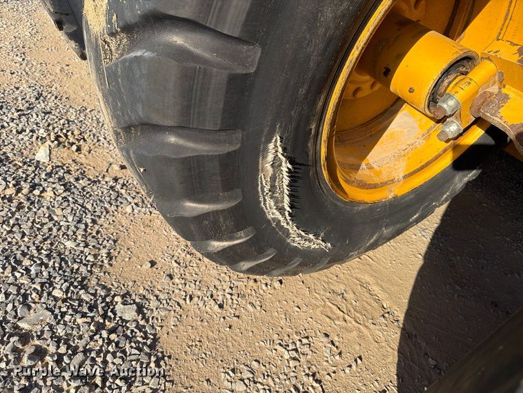 image for item ER3479 2014 John Deere 1812C scraper
