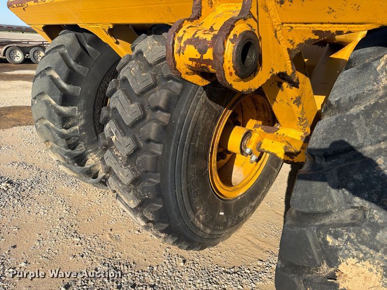 image for item ER3479 2014 John Deere 1812C scraper