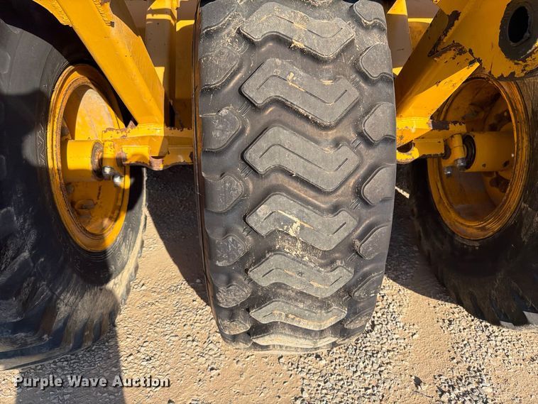 image for item ER3479 2014 John Deere 1812C scraper