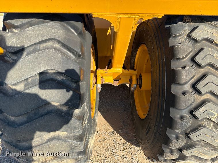 image for item ER3479 2014 John Deere 1812C scraper