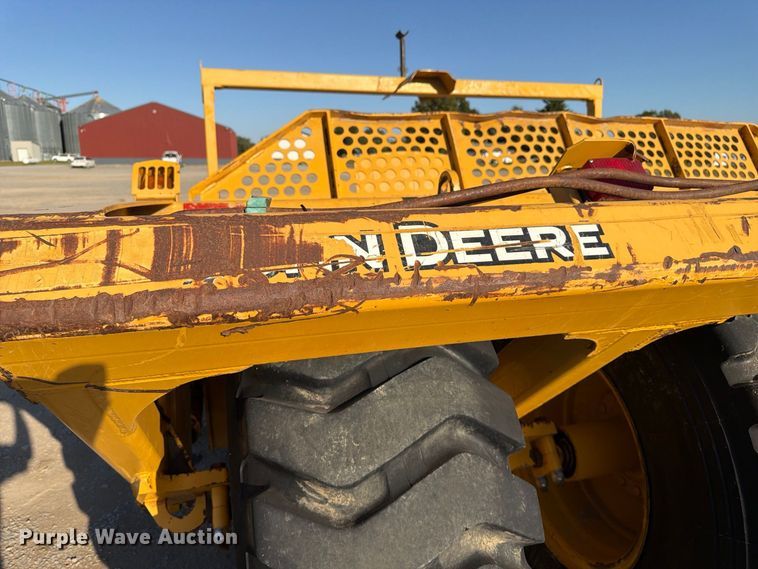 image for item ER3479 2014 John Deere 1812C scraper