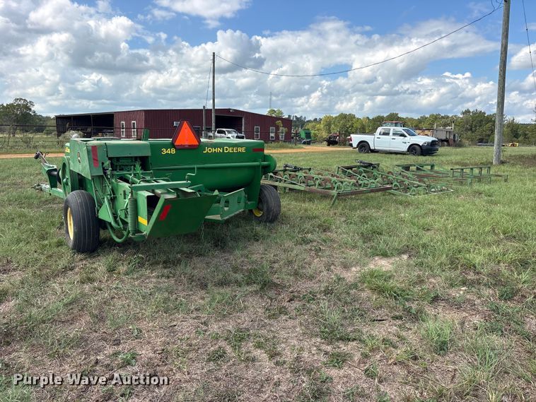 image for item ES8289 2016 John Deere 348W-14X18 Rect BLR small square baler
