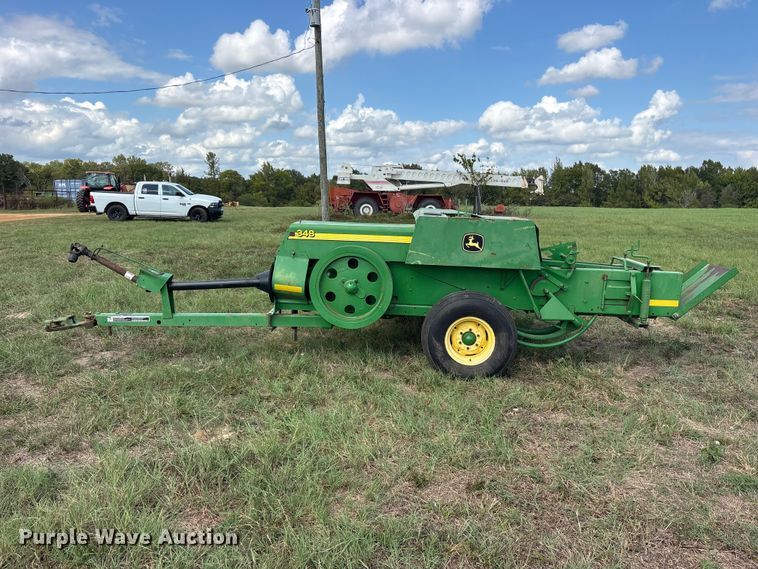 image for item ES8289 2016 John Deere 348W-14X18 Rect BLR small square baler