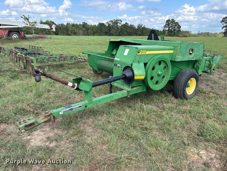 image for item ES8289 2016 John Deere 348W-14X18 Rect BLR small square baler