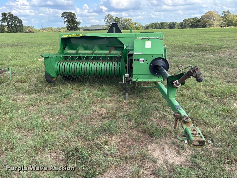 image for item ES8289 2016 John Deere 348W-14X18 Rect BLR small square baler