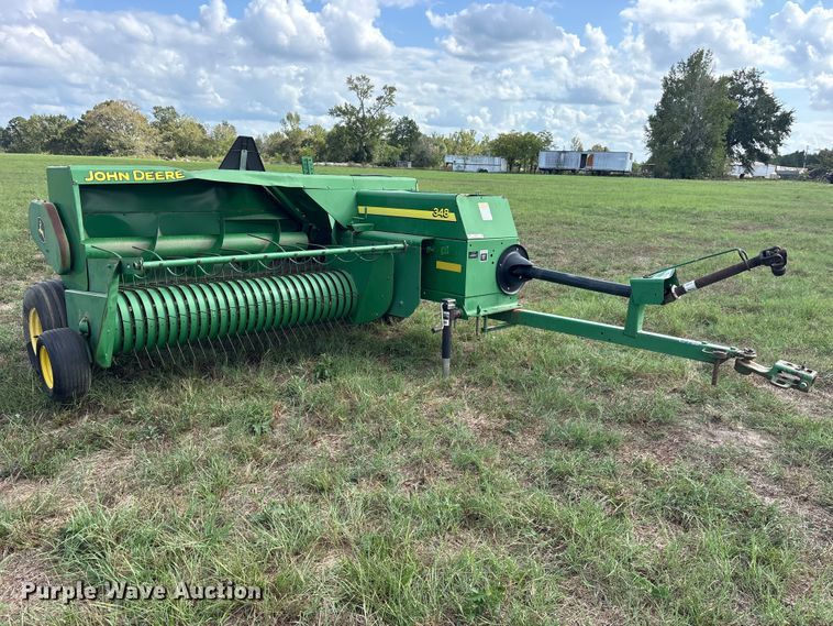 image for item ES8289 2016 John Deere 348W-14X18 Rect BLR small square baler