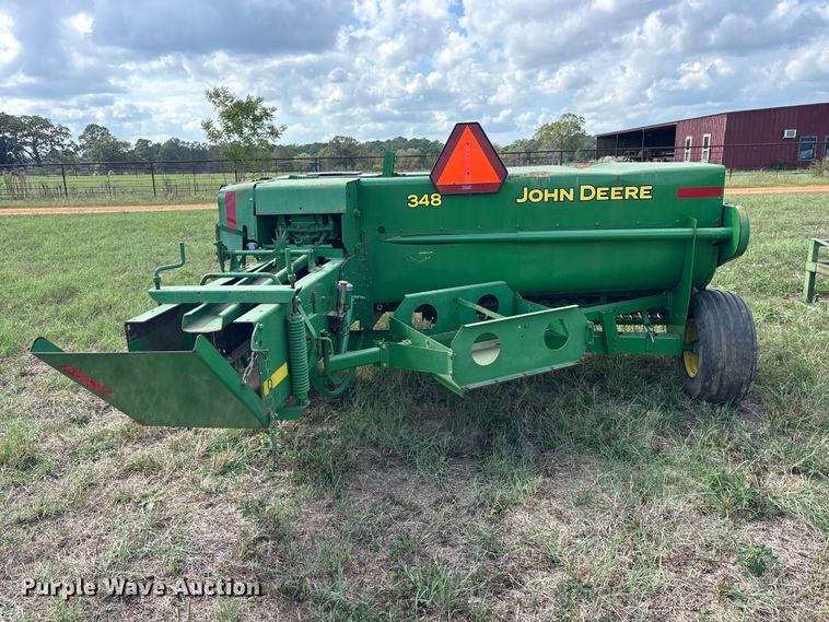 image for item ES8289 2016 John Deere 348W-14X18 Rect BLR small square baler