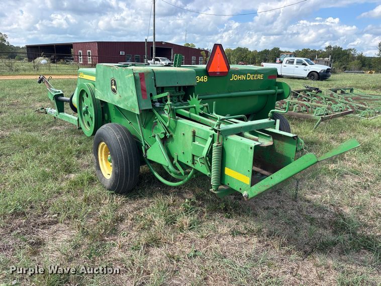 image for item ES8289 2016 John Deere 348W-14X18 Rect BLR small square baler