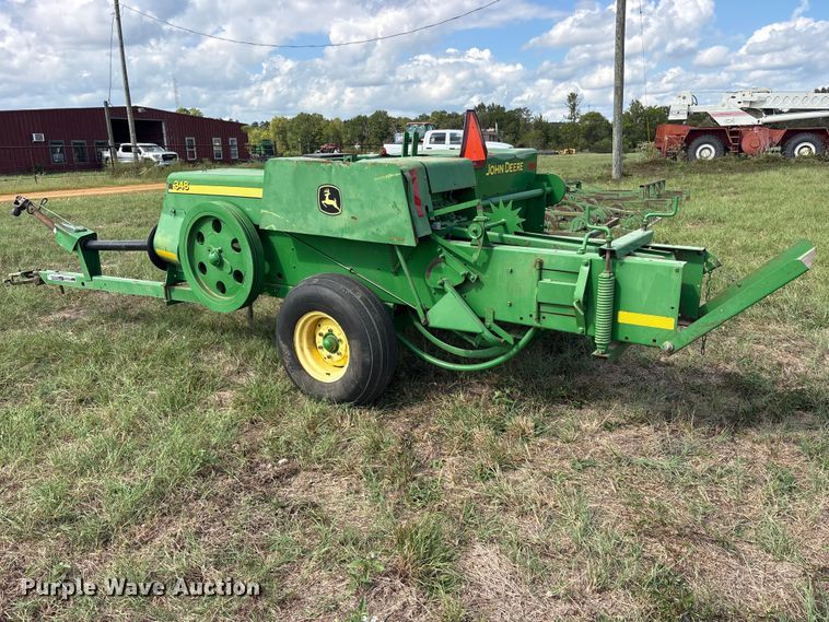 image for item ES8289 2016 John Deere 348W-14X18 Rect BLR small square baler