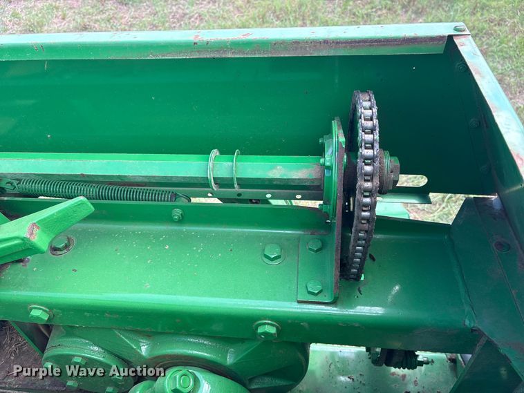 image for item ES8289 2016 John Deere 348W-14X18 Rect BLR small square baler