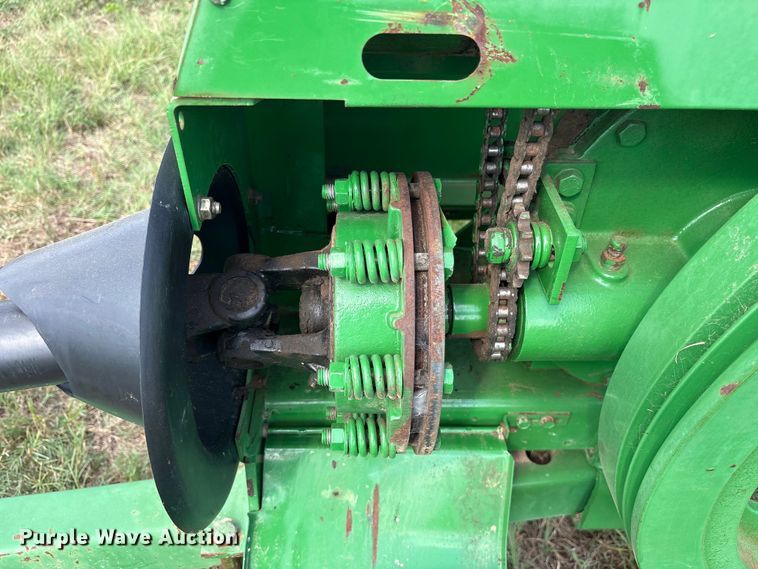 image for item ES8289 2016 John Deere 348W-14X18 Rect BLR small square baler