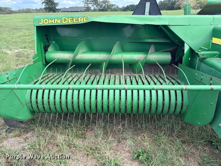 image for item ES8289 2016 John Deere 348W-14X18 Rect BLR small square baler