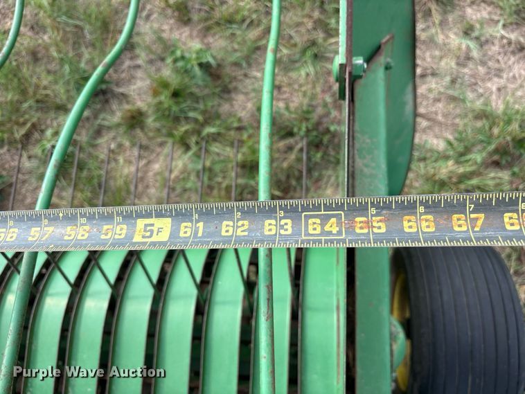 image for item ES8289 2016 John Deere 348W-14X18 Rect BLR small square baler
