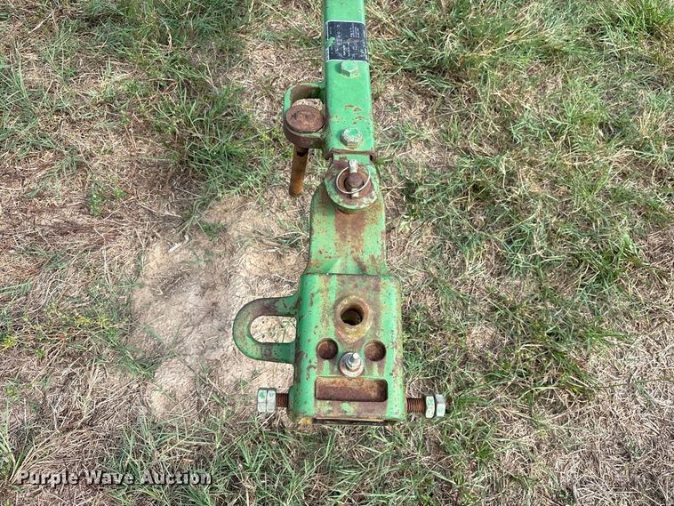 image for item ES8289 2016 John Deere 348W-14X18 Rect BLR small square baler