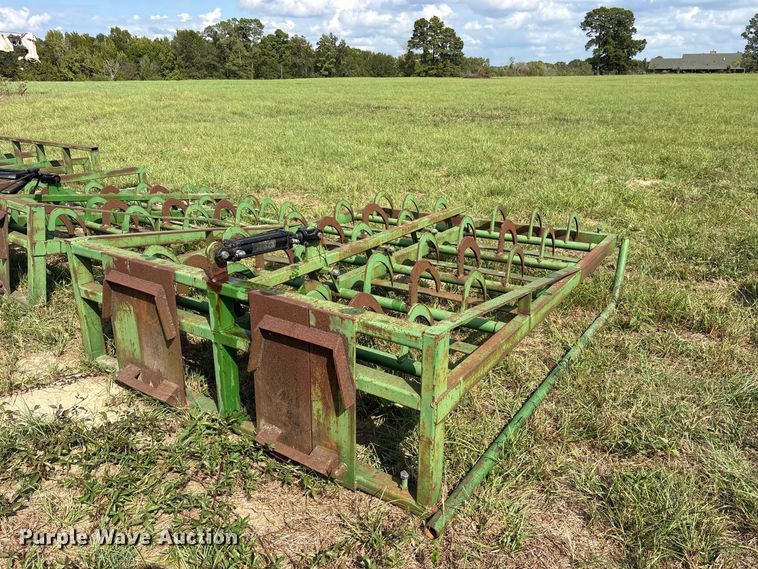 image for item ES8289 2016 John Deere 348W-14X18 Rect BLR small square baler