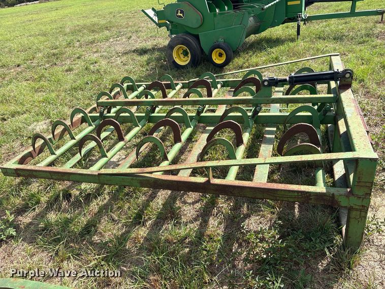 image for item ES8289 2016 John Deere 348W-14X18 Rect BLR small square baler
