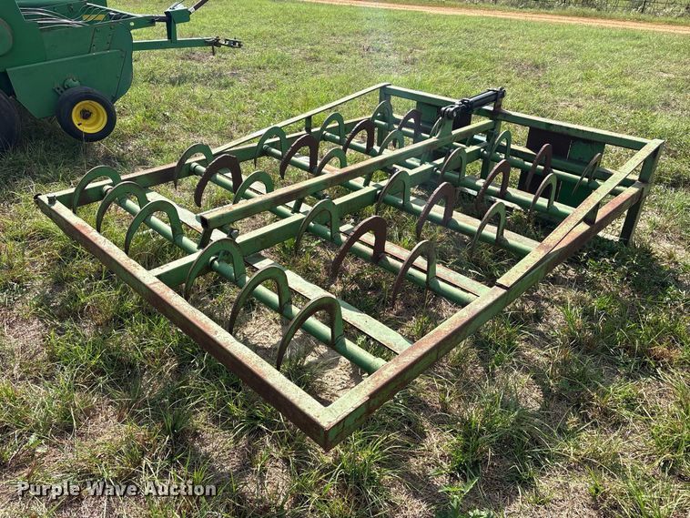 image for item ES8289 2016 John Deere 348W-14X18 Rect BLR small square baler