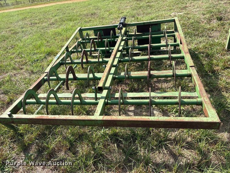 image for item ES8289 2016 John Deere 348W-14X18 Rect BLR small square baler