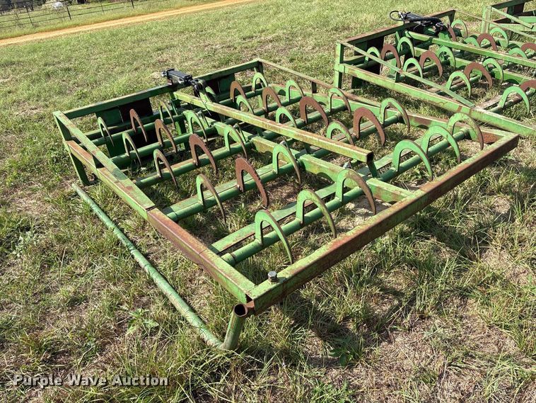 image for item ES8289 2016 John Deere 348W-14X18 Rect BLR small square baler
