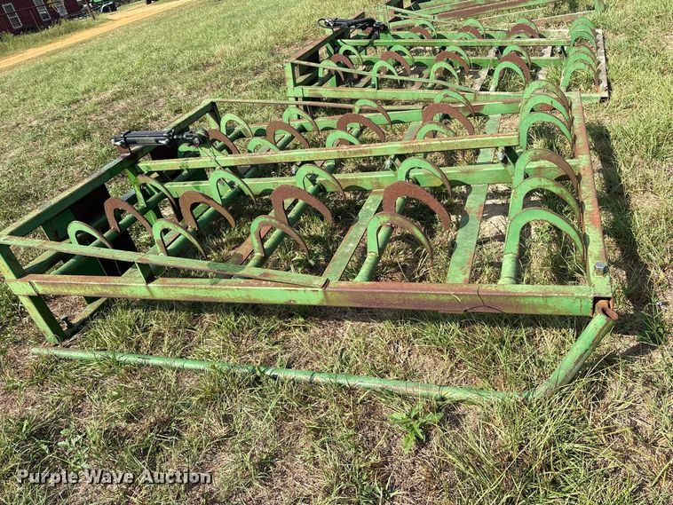 image for item ES8289 2016 John Deere 348W-14X18 Rect BLR small square baler