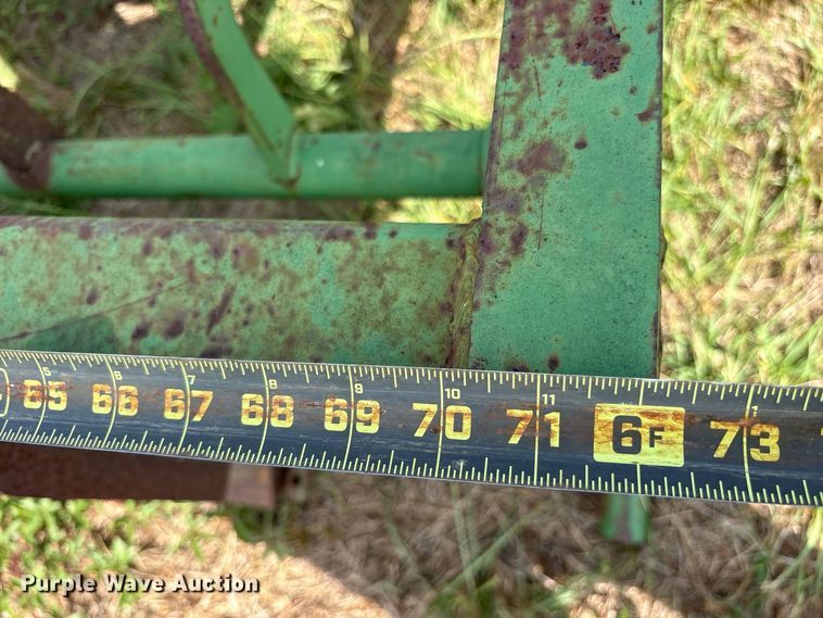 image for item ES8289 2016 John Deere 348W-14X18 Rect BLR small square baler