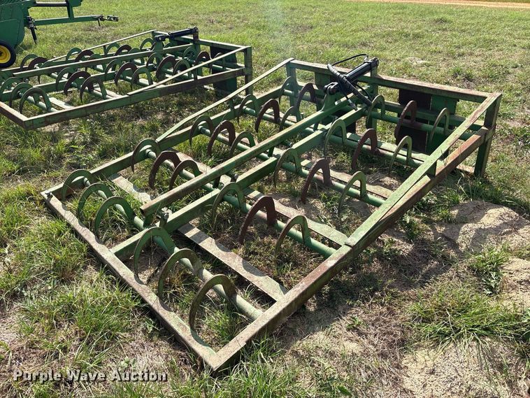 image for item ES8289 2016 John Deere 348W-14X18 Rect BLR small square baler