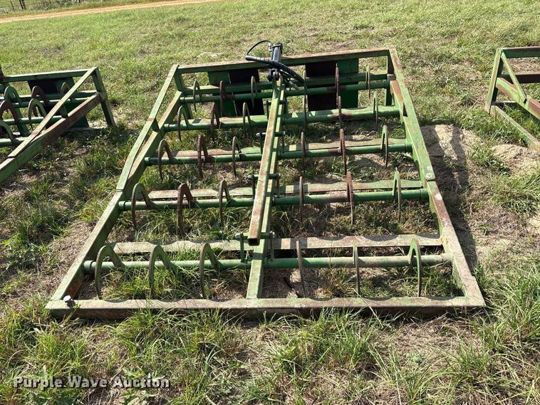 image for item ES8289 2016 John Deere 348W-14X18 Rect BLR small square baler