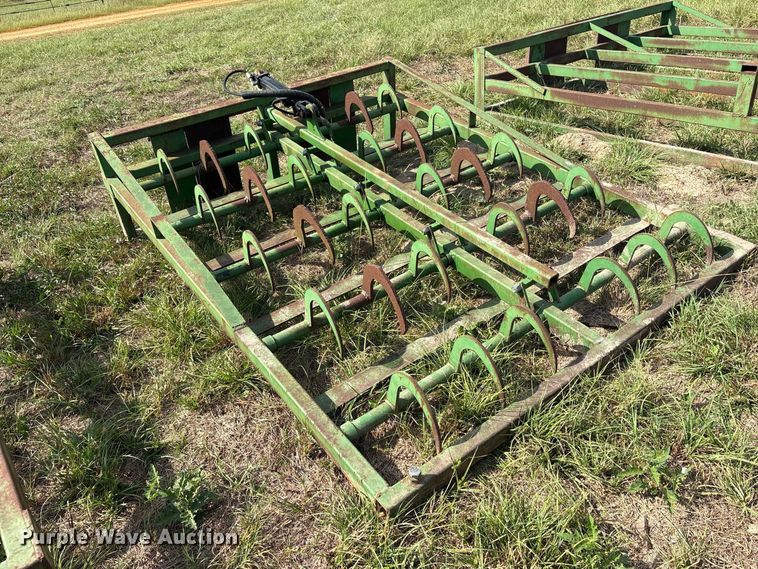 image for item ES8289 2016 John Deere 348W-14X18 Rect BLR small square baler