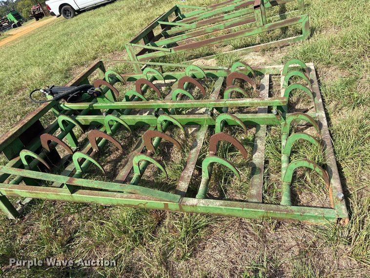 image for item ES8289 2016 John Deere 348W-14X18 Rect BLR small square baler