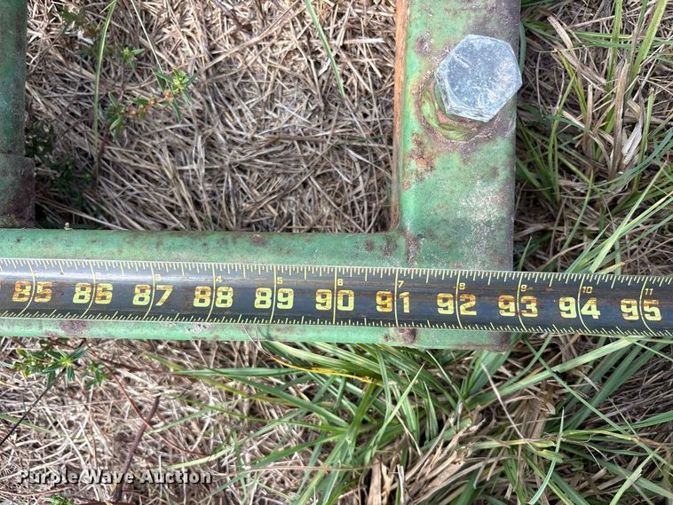 image for item ES8289 2016 John Deere 348W-14X18 Rect BLR small square baler