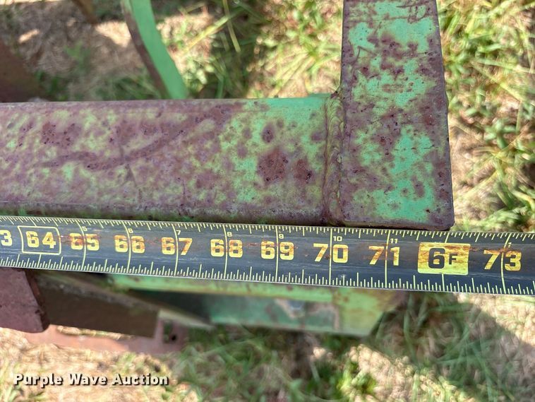image for item ES8289 2016 John Deere 348W-14X18 Rect BLR small square baler