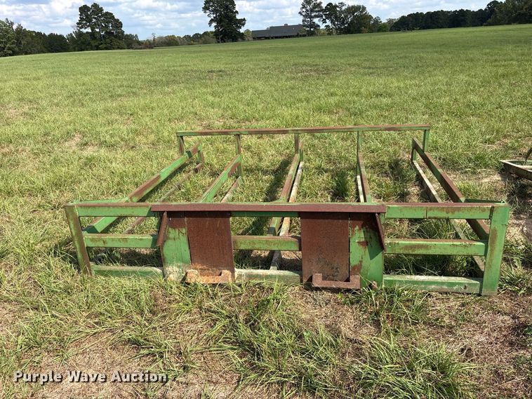 image for item ES8289 2016 John Deere 348W-14X18 Rect BLR small square baler
