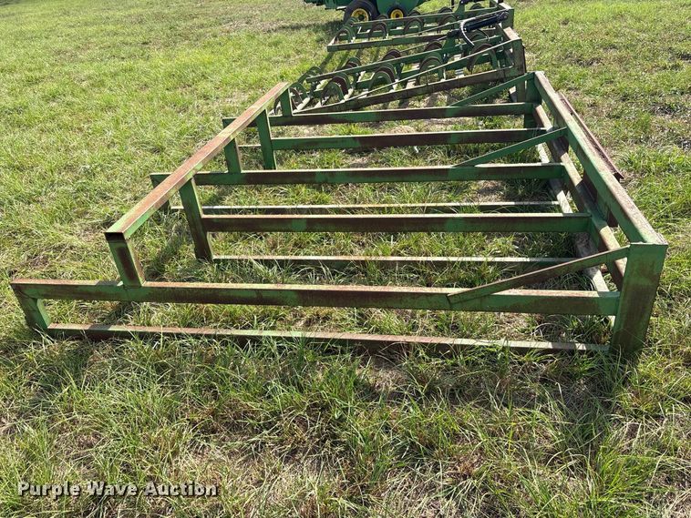 image for item ES8289 2016 John Deere 348W-14X18 Rect BLR small square baler