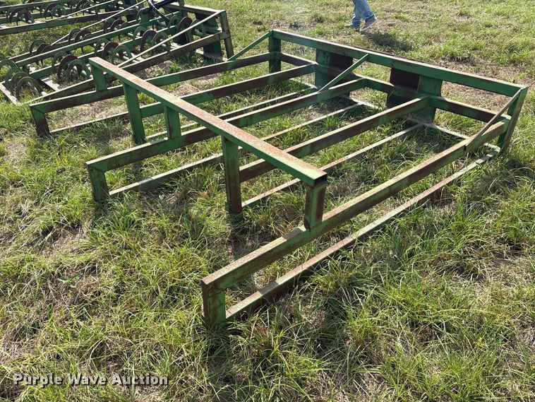 image for item ES8289 2016 John Deere 348W-14X18 Rect BLR small square baler