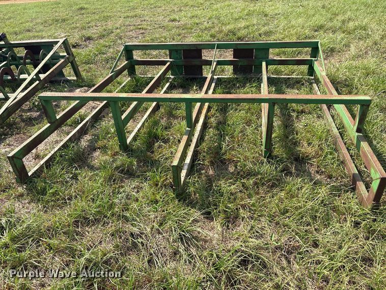 image for item ES8289 2016 John Deere 348W-14X18 Rect BLR small square baler