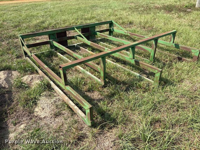 image for item ES8289 2016 John Deere 348W-14X18 Rect BLR small square baler