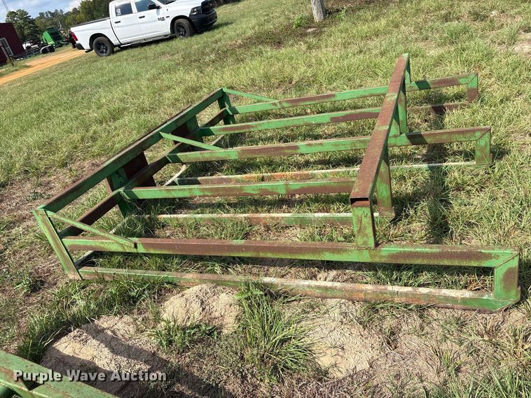 image for item ES8289 2016 John Deere 348W-14X18 Rect BLR small square baler