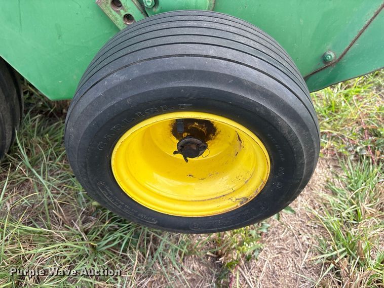 image for item ES8289 2016 John Deere 348W-14X18 Rect BLR small square baler
