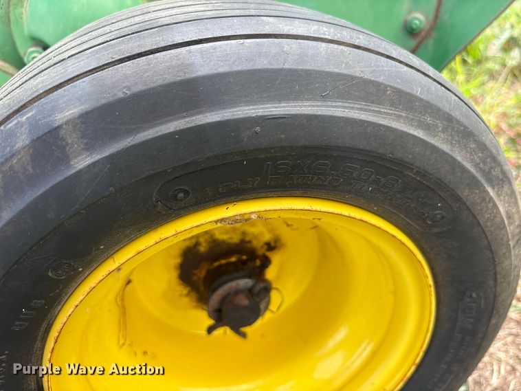 image for item ES8289 2016 John Deere 348W-14X18 Rect BLR small square baler