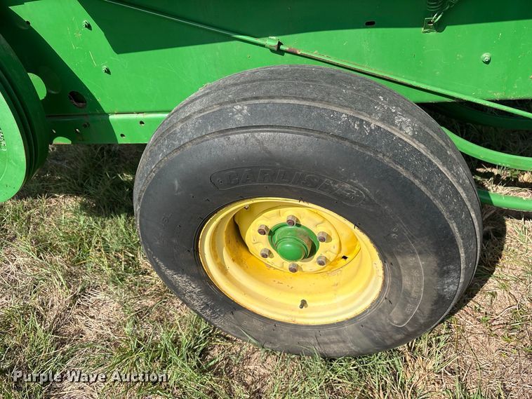 image for item ES8289 2016 John Deere 348W-14X18 Rect BLR small square baler