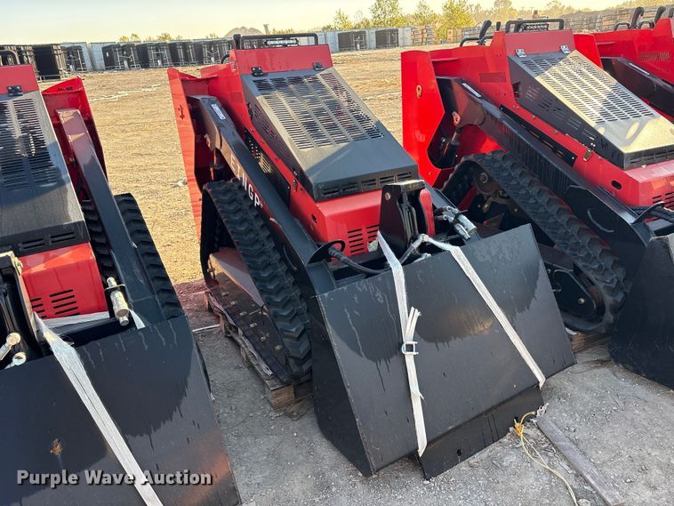 image for item ES8337 2024 Erie SCL850 compact utility loader