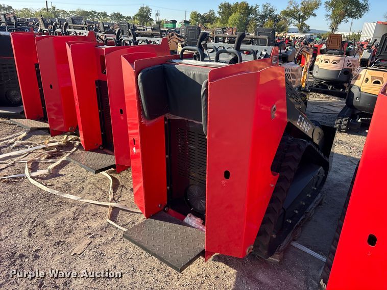 image for item ES8337 2024 Erie SCL850 compact utility loader