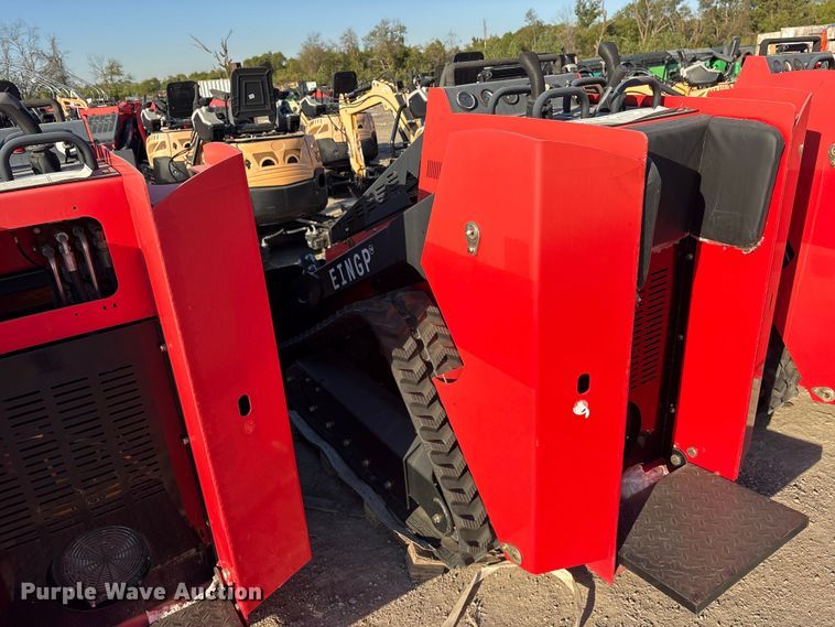 image for item ES8337 2024 Erie SCL850 compact utility loader