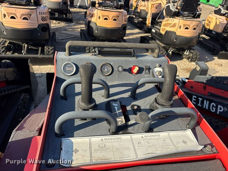 image for item ES8337 2024 Erie SCL850 compact utility loader