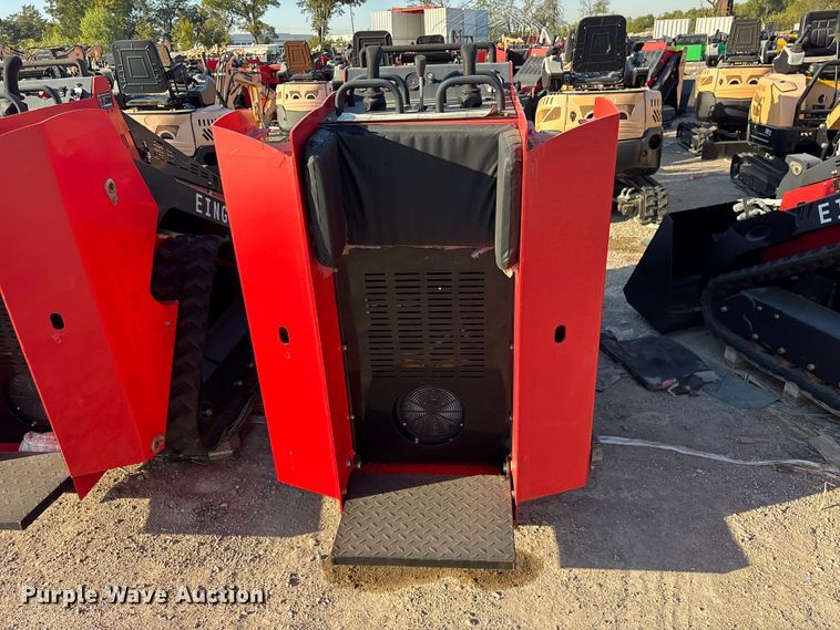 image for item ES8338 2024 Erie SCL850 compact utility loader
