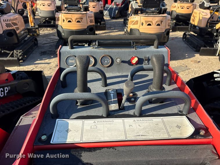 image for item ES8338 2024 Erie SCL850 compact utility loader