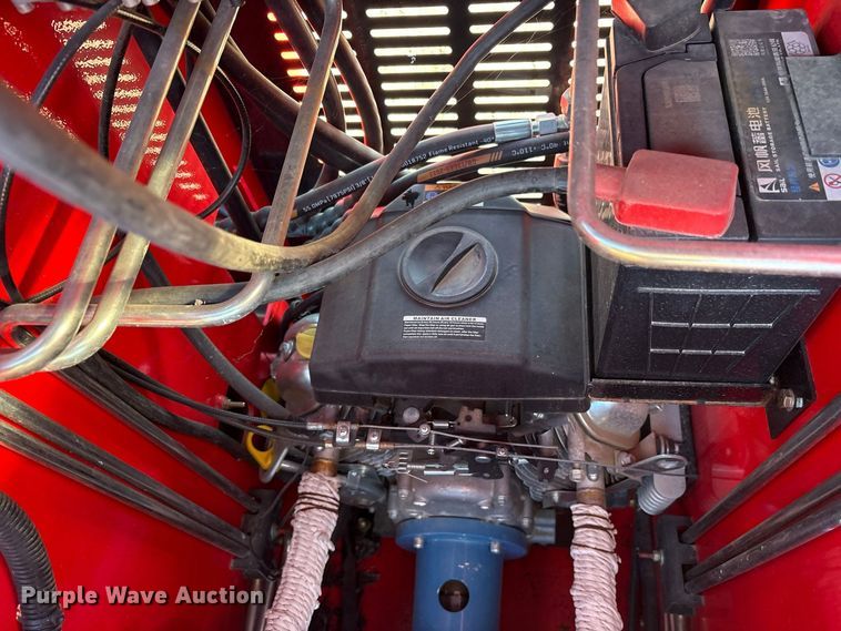 image for item ES8338 2024 Erie SCL850 compact utility loader