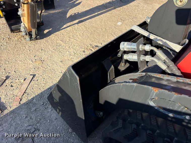 image for item ES8340 2024 Erie SCL850 compact utility loader